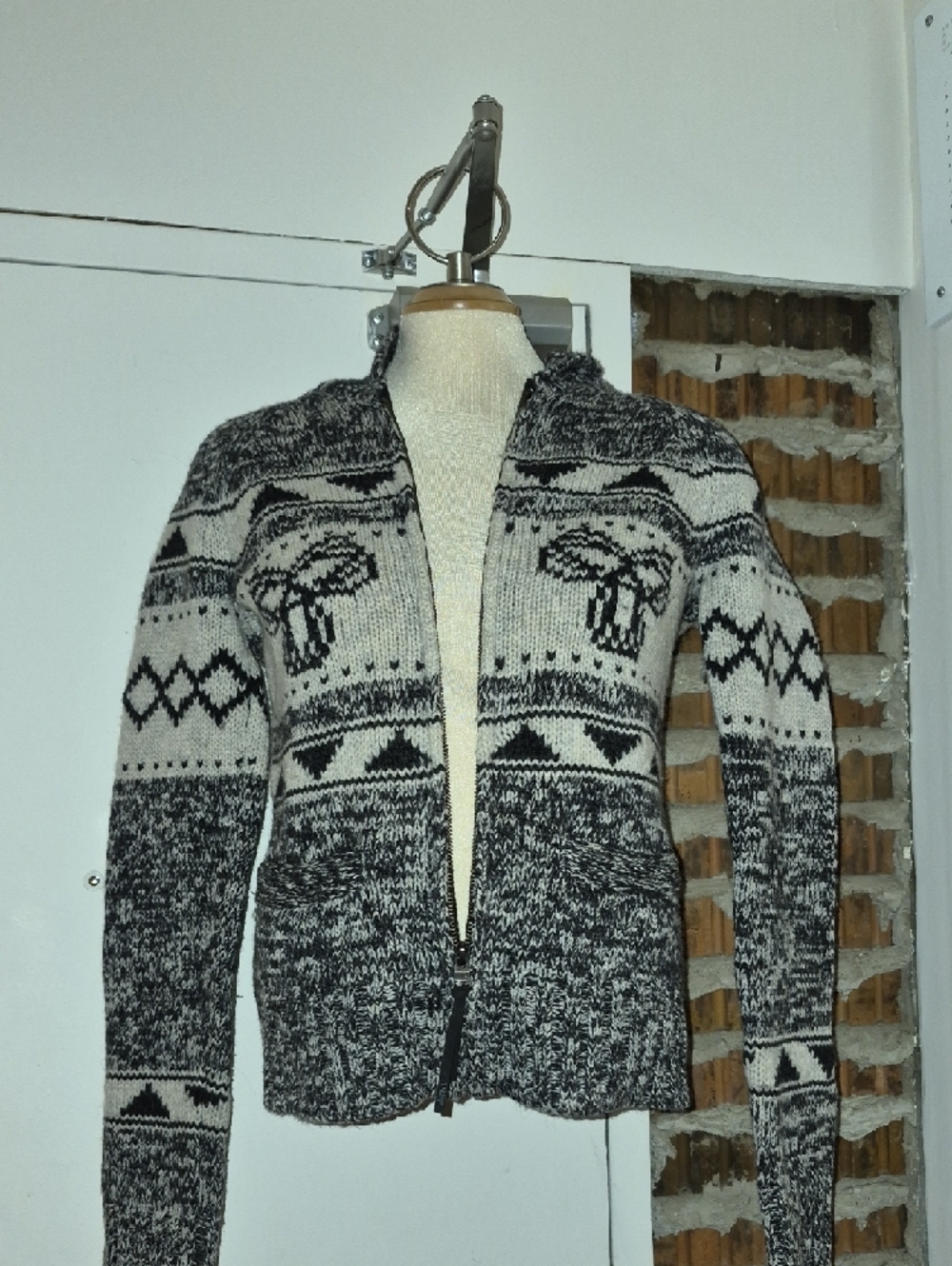 TNA Sea to Sky Cowichan Lambswool Sweater Cardigan Size M Medium  Pockets Zip